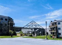 Experience Mountain Bliss: Cozy Condo w Resort Amenities in Beech Mountain, NC!