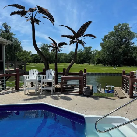 Spacious 5-bedroom house in beautiful Carter Lake with fitness room, WiFi Отели в г. Картер Лейк