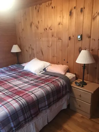 Log Home Retreat in Eagle River Отели в г. Куино Каунти