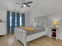 Newly Renovated Luxury Stay - Space Home By Beach & Port Beachwave Beachwear 6 주변 호텔