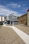 Downtown Dover Renovated Apt, 3 beds, WiFi, Private Parking