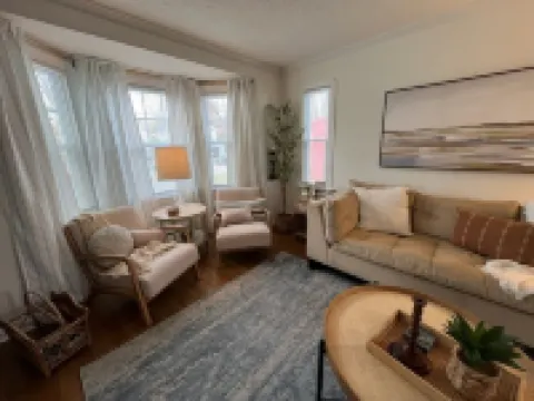 Avon Lake - Recent Remodeled & Spacious Charming 2BR Beach Home 埃文萊克酒店