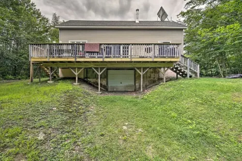 Lakefront Getaway with Kayak, Canoe and dock Các khách sạn ở Harmony