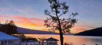 Exceptional location for this cosy studio with terrace ON THE LAKE