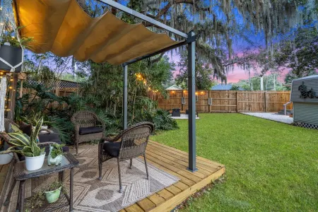 Quiet get away in a vibrant city.