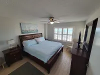 Williams Surf Side  Ocean front & turtles   condo  2 king BR in Ormond Beach FL Отели рядом с достопримечательностью «Парк Сибридж Риверфронт»