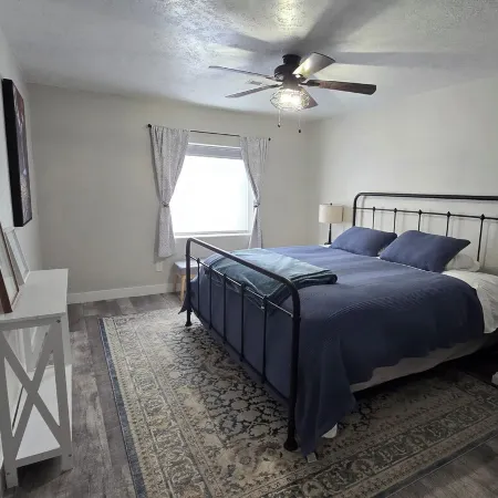 Cedar City, Basement Apartment. Five minutes from the I-15. Pet, family friendly