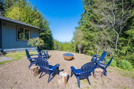 Olympic Retreat:3 BR, detached cottage & hot tub close to Olympic National Park! Отели в г. Секиу