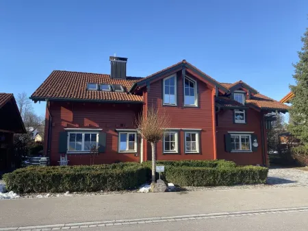 Rotes Haus Füssen Apartment Romantik Отели рядом с достопримечательностью «оз. Хопфен»