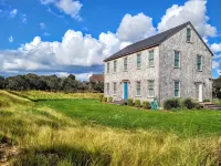 Beautiful 4 bed with Pool + Spa