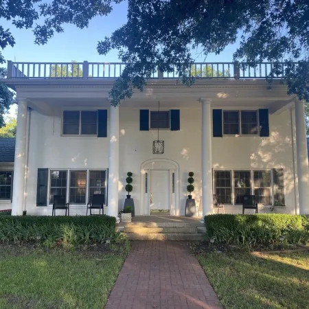 Beautiful 6-bed home with pool and 2 hot tubs
