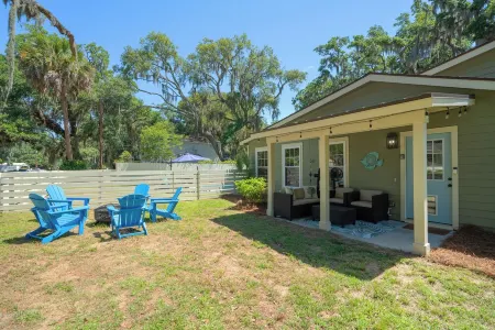 Fishcamp on 14th - Renovated & Walkable in Port Royal w/ Pool
