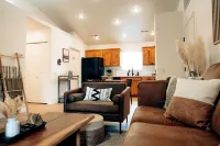 Prime Location-Steps from Route 66