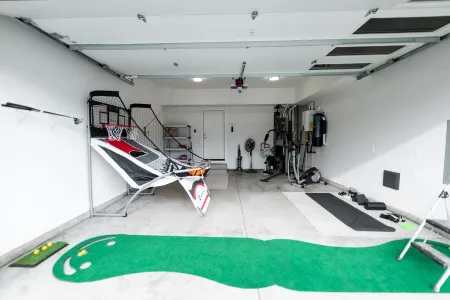 NEW mid- century modern 4bedroom oasis