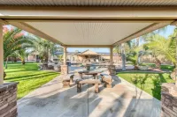 Modern 4-bedroom Villa w/ Pool/Spa & Private Park