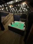 Cozy Cabin w/ Hot Tub, Arcade & Fire Pit Perfect for up to 8 People