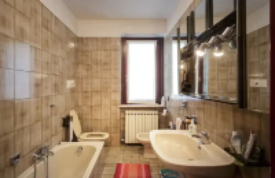 Apartment in a two-family villa with panoramic views of Lake Garda