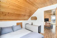 Freshly Remodeled Cabin w/ stunning Lake Views