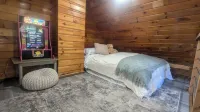 Charming 4-bedroom cottage ON Tawas Lake Pet, kid-friendly. Great Bird watching! - 4-Star