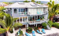 Private Oceanfront Home, Sleeps 10, Fire Pit, Minutes to Kailua, Backyard Beach