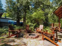 Chalet Rivière 2-bedroom cabin with AC and WiFi in Gold Bar Hotels in Baring