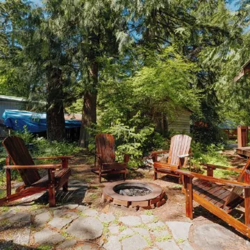 Chalet Rivière 2-bedroom cabin with AC and WiFi in Gold Bar