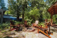 Chalet Rivière 2-bedroom cabin with AC and WiFi in Gold Bar