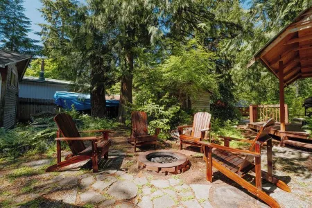 Chalet Rivière 2-bedroom cabin with AC and WiFi in Gold Bar Отели в г. Баринг