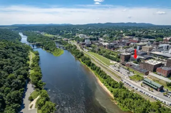 Luxurious Downtown Waterfront Loft w/ Balcony