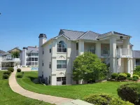 Penthouse with pool.  8 min to Tablerock Lake