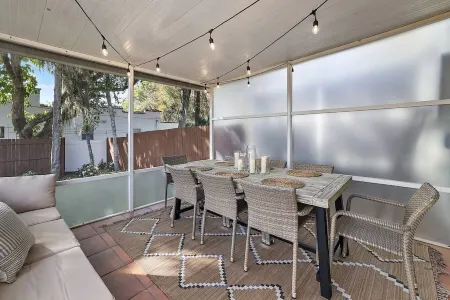 Closest Stay to Downtown Mt Dora - Renovated - Walk Everywhere - 5-Star Reviews