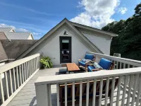 The best of Franklin! Beautiful listing on private acreage & minutes to downtown