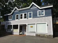 Modern Condo in Historic Marblehead, Walk everywhere, Parking, A/C, Deck & Grill