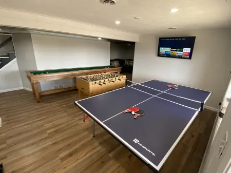 Beautiful views and water access on 20 acre paradise! slps 14 Hot tub dock kayak