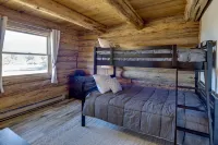 Mountain View Cabin Oasis near Smith Rock on Multi-acre Property, Dog-Friendly!