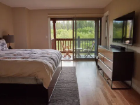 Heavenly Ski 10-Min, Pickleball, Private Beach, EV Hotels in Zephyr Cove–Round Hill Village