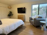 Uptown Hideaway-Modern Luxury/Amazing Views/Uptown Sedona/Walk to Shops&Dining Hotels in Uptown