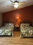 Cozy 2-bedroom cabin steps away from starved rock state park