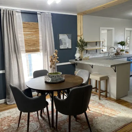 Cheerful quaint home in prime Tulsa area.