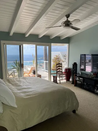 "Cape Cod Beach-House"  Panoramic Ocean View w/Hot Tub-5 min to Beach Отели в г. Лагуна-Бич