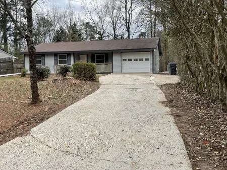 Amazing House 3 min to Lake Lanier Sleeps 6