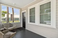 Stanton Apt C / Historic retreat 1 block to beach