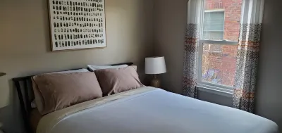 Cute Litte Bungalow in the heart of Lincoln! Các khách sạn gần Global Conference