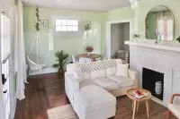 Fire Pit, Sunroom, Hanging Chair, 10mi to city