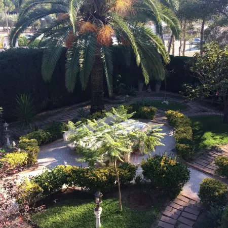 Beautiful detached villa set in lush  gardens, large private pool, sleeps 6