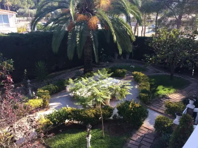 Beautiful detached villa set in lush  gardens, large private pool, sleeps 6 Rotonda G A N D I A附近的飯店