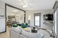 5 mins to Grand Park, 15 mins to Ruoff, pet-friendly, peaceful environment! Hotels near CrossRoads Church At Westfield