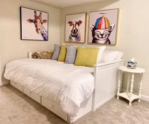 *EXTRA CLEAN*Renovated 2019 + Brand New Furniture! Open Plan & Short Walk to ND! Hotels in South Bend