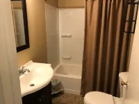Freshly Remodeled 2 Bedroom, Full Kitchen, living Room Suite, in Cascade unit #2