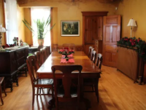 Historic Home With Modern Amenities - Great for Families with room for up to 18! Hotels in Clear Lake